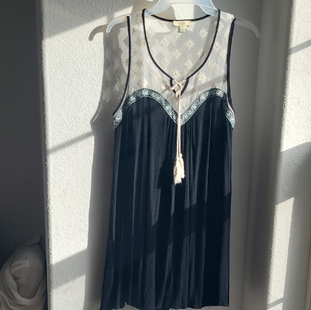 Sleeveless Dress.  Black, Cream, Small